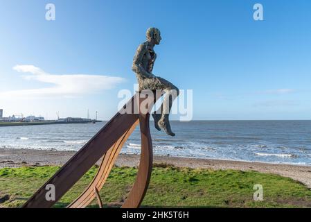 Spedizione. Una scultura di Anna Gillespie, Half Moon Bay, Heysham, Lancashire, UK Foto Stock