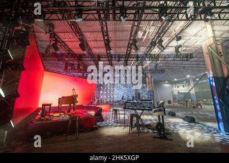 Riprese video ed effetti speciali in un magazzino di produzione di eventi a Curtis Bay, MD Foto Stock