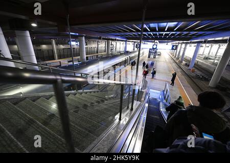 Stazione ferroviaria di Qinghe, 2 FEBBRAIO 2022 : i Giochi Olimpici invernali di Pechino 2022 alla stazione ferroviaria di Qinghe a Pechino, Cina. Credit: MATSUO.K/AFLO SPORT/Alamy Live News Foto Stock