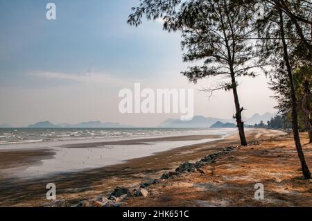 Say Beach appena a sud di Khao Kalok nella provincia di Prachuap Khiri Khan della Thailandia. Foto Stock