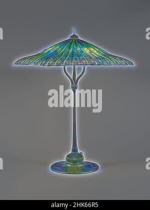 Ispirato a Lotus, Pagoda Lamp, Louis Comfort Tiffany, americano, 1848–1933, Tiffany Studios, Corona, New York, 1900–1938, c.1900–1905, Vetro Favrile con piombo e bronzo, prodotto a Corona, New York, Stati Uniti, Nord e Centro America, vetreria, illuminazione, 31 1/2" x 26 1/8" (80 x 66,4 cm, riimmaginato da Artotop. L'arte classica reinventata con un tocco moderno. Design di calda e allegra luminosità e di raggi di luce. La fotografia si ispira al surrealismo e al futurismo, abbracciando l'energia dinamica della tecnologia moderna, del movimento, della velocità e rivoluzionando la cultura Foto Stock