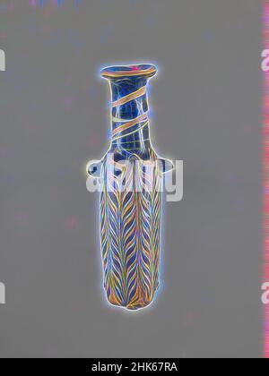 Ispirato da olio fiasca (alabastron), greco, Mediterraneo orientale, ellenistico, 323–31 AC, Metà del 2nd secolo a.C.-inizio del 1st secolo d.C., vetro, Levante, Asia, Cipro, Asia, contenitori, vetreria, 4 15/16 x 1 5/8 poll. (12,5 x 4,1 cm, riimmaginato da Artotop. L'arte classica reinventata con un tocco moderno. Design di calda e allegra luminosità e di raggi di luce. La fotografia si ispira al surrealismo e al futurismo, abbracciando l'energia dinamica della tecnologia moderna, del movimento, della velocità e rivoluzionando la cultura Foto Stock