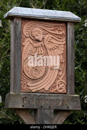 Compton Village Sign, Compton, Guildford, Surrey, Inghilterra, REGNO UNITO Foto Stock