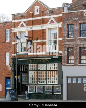 The Wellington - casa pubblica, ristorante e hotel - High Street, Old Portsmouth, Portsmouth, Hampshire, Inghilterra, REGNO UNITO Foto Stock