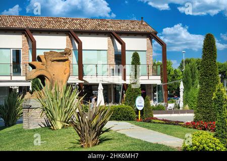 L'incantevole città marittima di Cervia è una delle principali destinazioni del turismo italiano Foto Stock