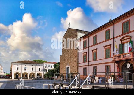 L'incantevole città marittima di Cervia è una delle principali destinazioni del turismo italiano Foto Stock