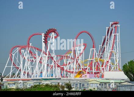 Il Millenium Rollercoaster al Fantasy Island Theme Park, Ingoldmells, Skegness, Lincolnshire, England, Regno Unito Foto Stock