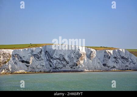 Le Bianche Scogliere di Dover dal mare, Dover, Kent, England, Regno Unito Foto Stock