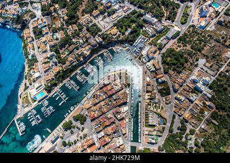 Veduta aerea, Porto Cristo spiaggia e porto turistico, Manacor, Maiorca, Europa, Isole Baleari, Spagna, Isole Baleari, Barche, Club Náutico Porto Cristo, ES, Foto Stock