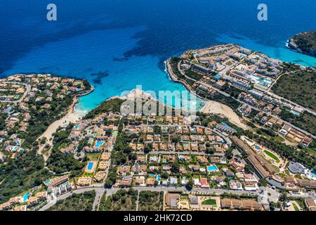 Vista aerea, baia Cala Anguila con spiaggia Playa de Cala Mandia e spiaggia Plaja de Cala Anguila, Manacor, Mallorca, Europa, Isole Baleari, Spagna, Bal Foto Stock