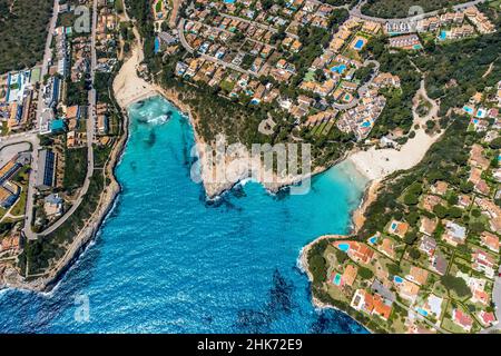 Vista aerea, baia Cala Anguila con spiaggia Playa de Cala Mandia e spiaggia Plaja de Cala Anguila, Manacor, Mallorca, Europa, Isole Baleari, Spagna, Bal Foto Stock