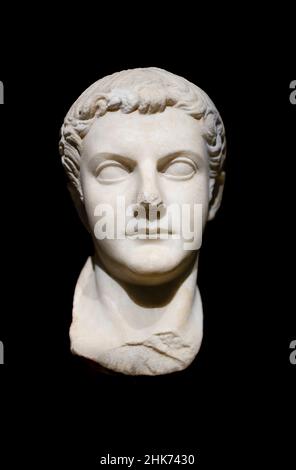 Testa di marmo dell'imperatore Caligula (Gaius), periodo romano, (37-41 d.C.) 1st secolo. Museo Archeologico di Istanbul. Foto Stock