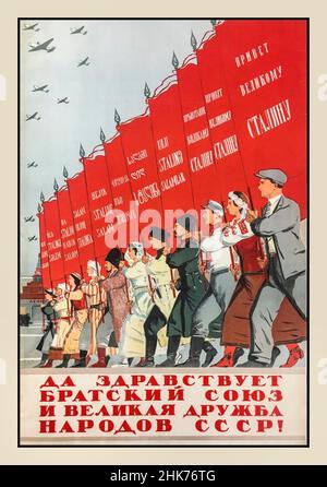 Poster d'epoca della propaganda sovietica russa "lunga vita all'unione fraterna e grande amicizia tra il popolo dell'URSS!" Elkin V. N. anno: 1938 Editore Iskusstvo Leningrado Mosca Constructivismo litografia multicolore Russo 1931-1940 «per pezzo e amicizia di tutte le nazioni contro una guerra» Foto Stock