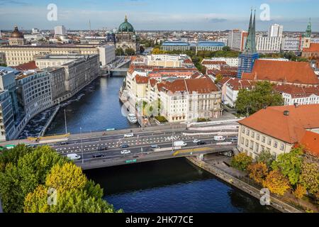 Spree, quartiere Nikolaiviertel, Mitte, Berlino, Germania Foto Stock