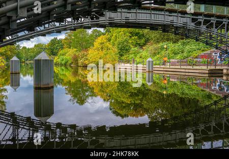 Il ponte di Lichtenstein sul canale Landwehr a Tiergarten, Berlino, Germania Foto Stock