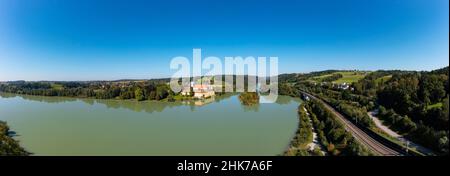 Drone shot, Monastero di Vornbach, Neuhaus am Inn, Baederdreieck, bassa Baviera, Baviera, Germania Foto Stock