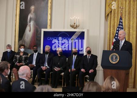 Washington, Stati Uniti. 02nd Feb 2022. Il Presidente Joe Biden parla durante un evento per riaccendere il colpo di scena del cancro nella Sala Est della Casa Bianca il 2 febbraio 2022 a Washington, DC. (Foto di Oliver Contreras/Sipa USA) Credit: Sipa USA/Alamy Live News Foto Stock