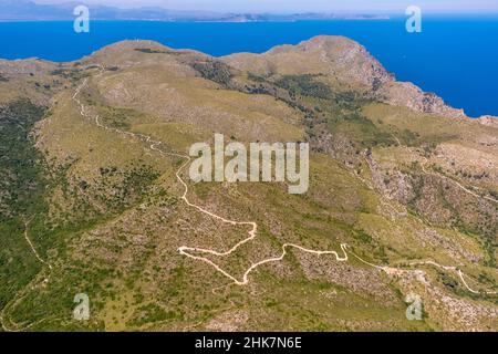 Vista aerea, sentieri escursionistici serpentine nel Parc Natural de la Península de Llevant a Cap de Farrutx, Artà, Maiorca, Isole Baleari, Baleari is Foto Stock