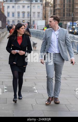 Lisa Nandy, deputato laburista, Segretario di Stato ombra per il livellamento, alloggi e Comunità, che arriva presso le Camere del Parlamento, Westminster, Londra Foto Stock