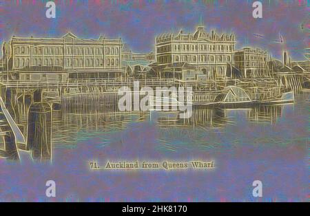 Ispirato da Auckland da Queens Wharf, Muir & Moodie studio, 1899, Auckland, Reimagined by Artotop. L'arte classica reinventata con un tocco moderno. Design di calda e allegra luminosità e di raggi di luce. La fotografia si ispira al surrealismo e al futurismo, abbracciando l'energia dinamica della tecnologia moderna, del movimento, della velocità e rivoluzionando la cultura Foto Stock