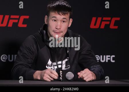 2 febbraio 2022, Las Vegas, Nevada, Las Vegas, NV, Stati Uniti: LAS VEGAS, NV - 2 FEBBRAIO: Shavkat Rakhmonov interagisce con i media durante la UFC Vegas 47: Hermansson contro Srickland Media Day alla UFC Apex il 2 febbraio 2022 a Las Vegas, Nevada, Stati Uniti. (Credit Image: © Diego Ribas/PX Imagens via ZUMA Press Wire) Foto Stock