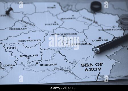 Ripensare la diplomazia - Ucraina-Russia - primo piano di una mappa dell'Ucraina. Le relazioni Russia-Ucraina rimangono tese mentre continuano i colloqui diplomatici. Foto Stock