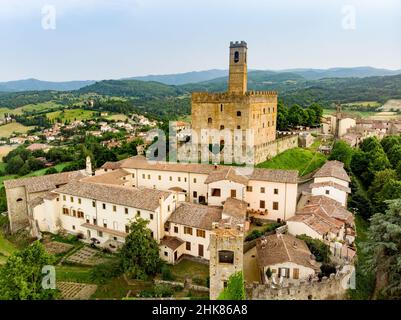 Veduta aerea della città di Bibbiena, situata in provincia di Arezzo, Toscana, la più grande città della valle del Casentino. Originariamente un Etrusca importante Foto Stock