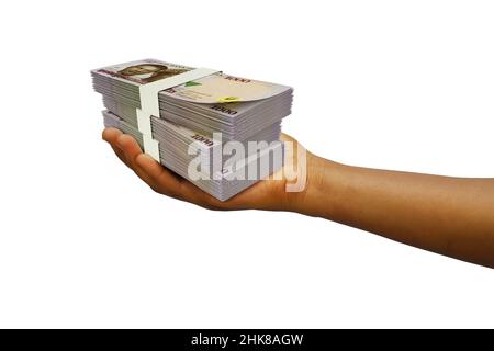 Mano Holding 3D reso stack di Naira nigeriano note isolate su sfondo bianco Foto Stock