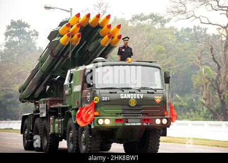 Calcutta, India - 24 gennaio 2022: L'esercito indiano pratica la loro parata durante il giorno della repubblica. Foto Stock