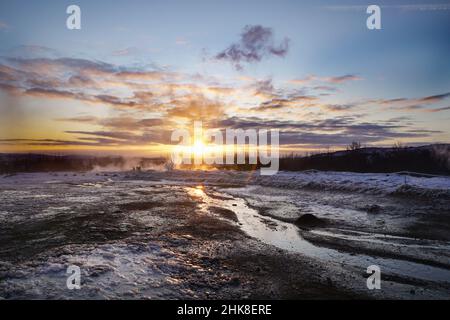 Tramonto su Geysir in Islanda Foto Stock