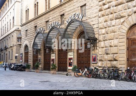 Firenze, Italia. Gennaio 2022. Vista esterna del cinema e teatro Odeon nel centro della città Foto Stock