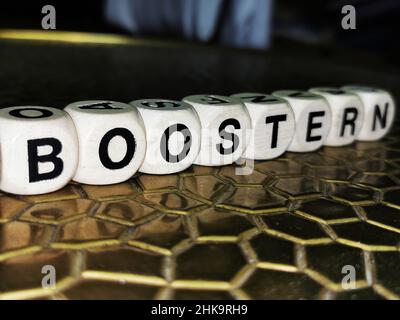 Seit 2010 küren deutsche Sprachwissenschaftler den Anglizismus des Jahres. Aktuell ist es ein Verb, das es im Deutschen sogar früher gab als im Englis Foto Stock