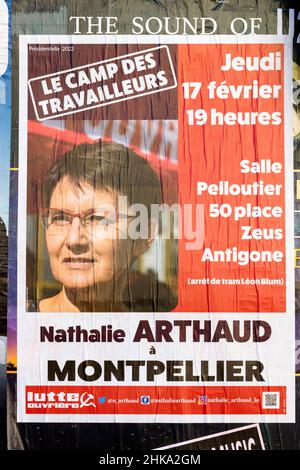 Campagna poster per le elezioni presidenziali francesi a Montpellier. Incontro di Nathalie Arthaud a Montpellier, Occitanie, Francia Foto Stock