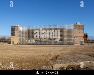 Abbandonato derelitto parcheggio auto a più piani, in attesa di riqualificazione, Central Milton Keynes, Regno Unito Foto Stock