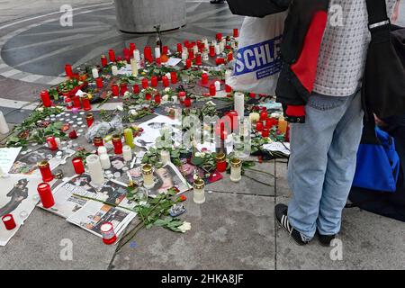 Candele e fiori per Michael Jackson sulla Alexanderplatz di Berlino, giugno 2009 Foto Stock