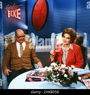 Fragen Sie Frau Doktor Cora, Comedy-Sendereihe, Deutschland 1989, Darsteller: Jürgen Holtz, Johanna von Koczian Foto Stock