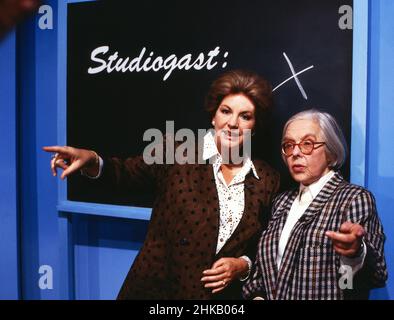 Fragen Sie Frau Doktor Cora, Comedy-Sendereihe, Deutschland 1989, Darsteller: Johanna von Koczian, Gerda Gmelin Foto Stock