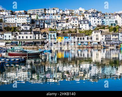 Una giornata di sole a Brixham nel sud del Devon. Foto Stock