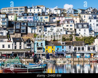 Una giornata di sole a Brixham nel sud del Devon. Foto Stock