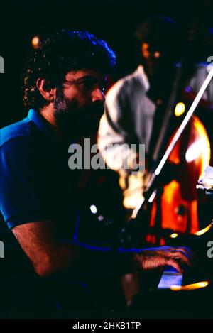 Jazz Fest Berlin, Philharmonie, 1986, Jazzpianist Monty Alexander mit seiner Jamaican Band. Jazz Fest Berlin, Philharmonie, 1986, il pianista jazz Monty Alexander e la sua banda giamaicana. Foto Stock