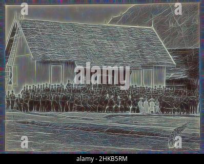 Ispirato dalla foto di gruppo di soldati, Un grande gruppo di soldati della KNIL che si posa di fronte a una casa. Al centro della prima fila alcuni alti ufficiali con pennacchi bianchi sul casco e quattro donne. Lo stesso gruppo come nelle foto della cerimonia di giuramento. Inserita foto in un album del 87, Reimagined by Artotop. L'arte classica reinventata con un tocco moderno. Design di calda e allegra luminosità e di raggi di luce. La fotografia si ispira al surrealismo e al futurismo, abbracciando l'energia dinamica della tecnologia moderna, del movimento, della velocità e rivoluzionando la cultura Foto Stock