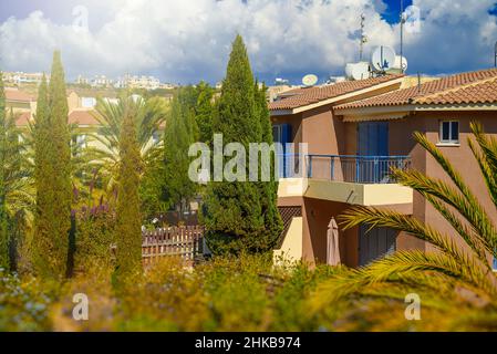 Tipico sviluppo residenziale in stile mediterraneo. Foto Stock