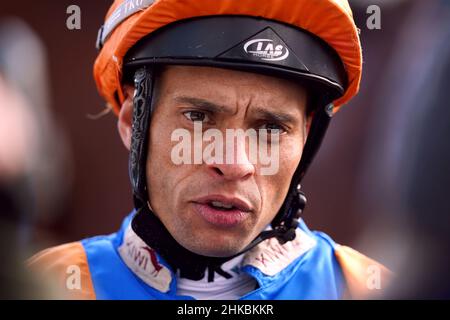 Jockey Sean Levey dopo aver vinto il Read Katie Walsh su Betway Insider handicap (Div II) su Western Music al Southwell Racecourse. Data immagine: Giovedì 3 febbraio 2022. Foto Stock