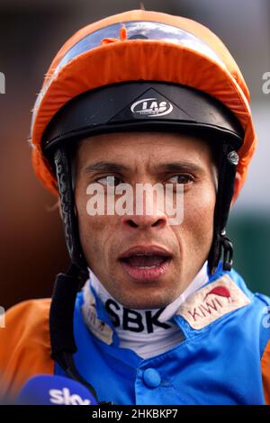 Jockey Sean Levey dopo aver vinto il Read Katie Walsh su Betway Insider handicap (Div II) su Western Music al Southwell Racecourse. Data immagine: Giovedì 3 febbraio 2022. Foto Stock