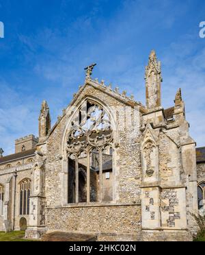 L'esterno e i tetti sud transetto sud della chiesa di St Margaret, Cley-Next-the-Sea, un villaggio costiero a Norfolk, East Anglia, Inghilterra Foto Stock