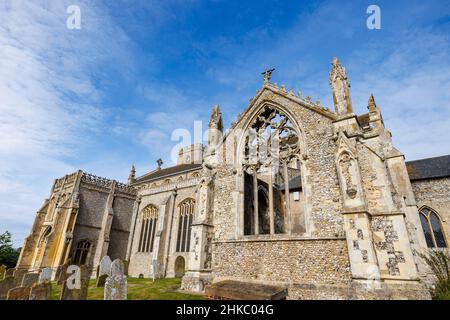 L'esterno e i tetti sud transetto sud della chiesa di St Margaret, Cley-Next-the-Sea, un villaggio costiero a Norfolk, East Anglia, Inghilterra Foto Stock