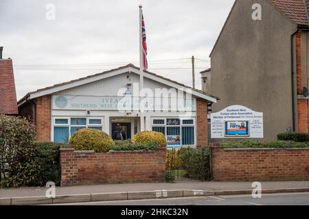 LEIGH-ON-SEA, FEBBRAIO 3 2022, i residenti del Southend West arrivano a votare al seggio elettorale nelle elezioni locali per sostituire il deputato assassinato Sir David Amess Foto Stock