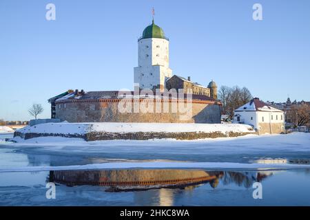 Castello medievale di Vyborg nel pomeriggio di gennaio. Regione di Leningrad, Russia Foto Stock