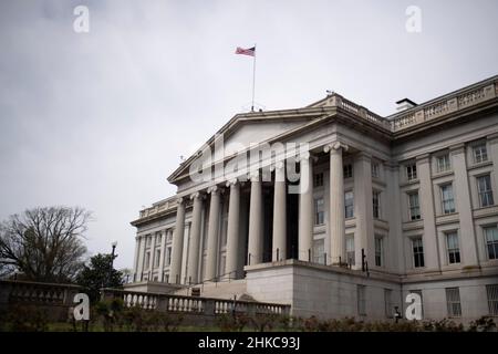 Washington, Stati Uniti. 27th Mar 2020. La foto del file scattata il 27 marzo 2020 mostra il Dipartimento del Tesoro degli Stati Uniti a Washington, DC, Stati Uniti. PER ANDARE CON XINHUA HEADLINES Credit: Liu Jie/Xinhua/Alamy Live News Foto Stock