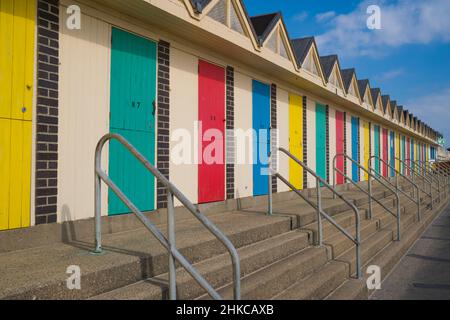 Capanne colorate sulla spiaggia, South Beach, Lowestoft, Suffolk Foto Stock